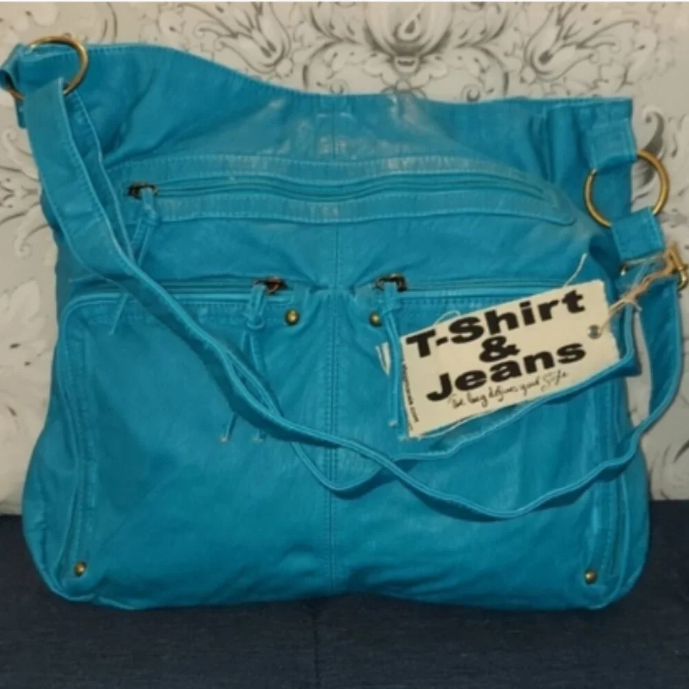 T-Shirt & Jeans Crossbody